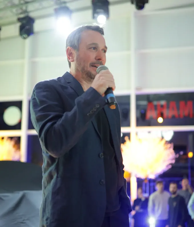 Classer 246 en el agua durante el evento de lanzamiento